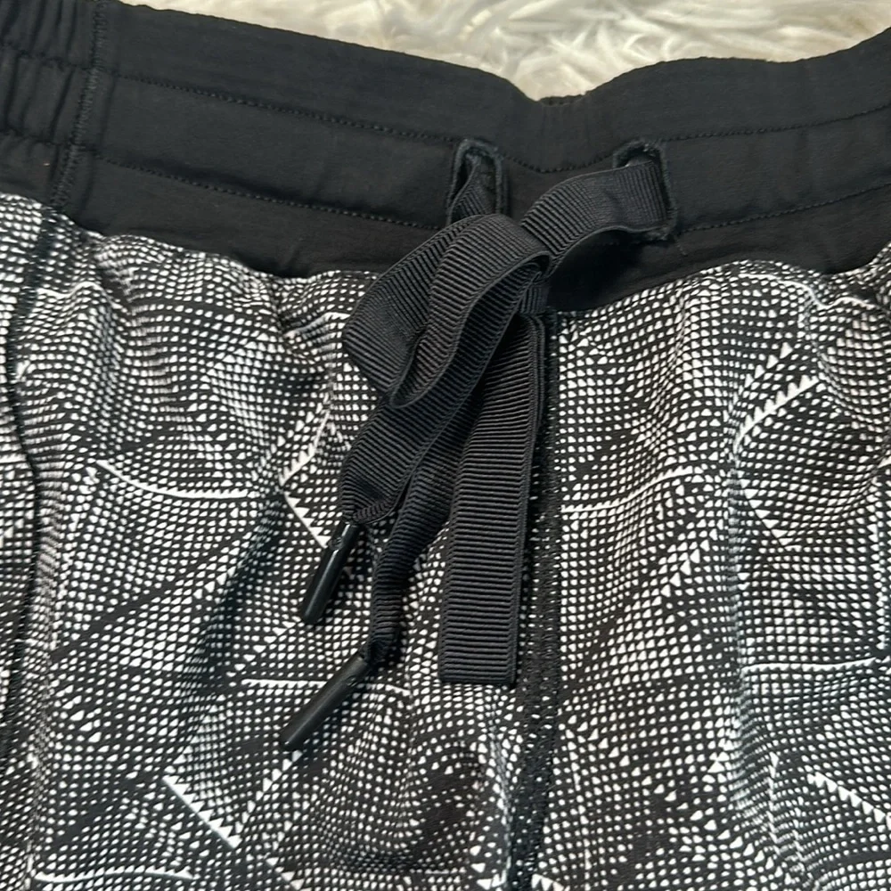 Lululemon Hotty Hot Short (2.5